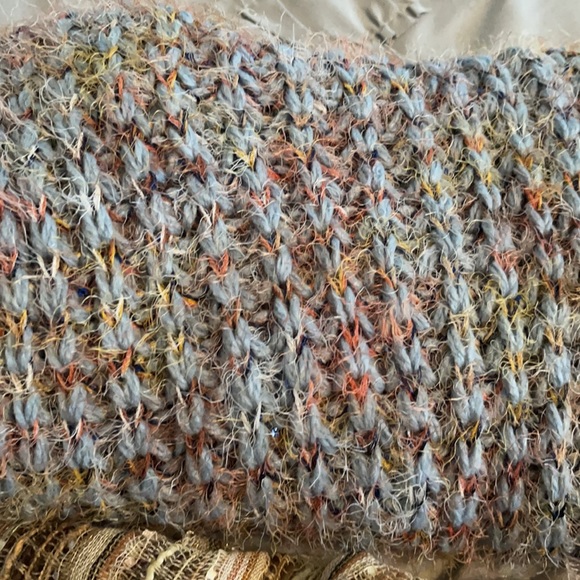 Scarfs - Picture 2 of 6